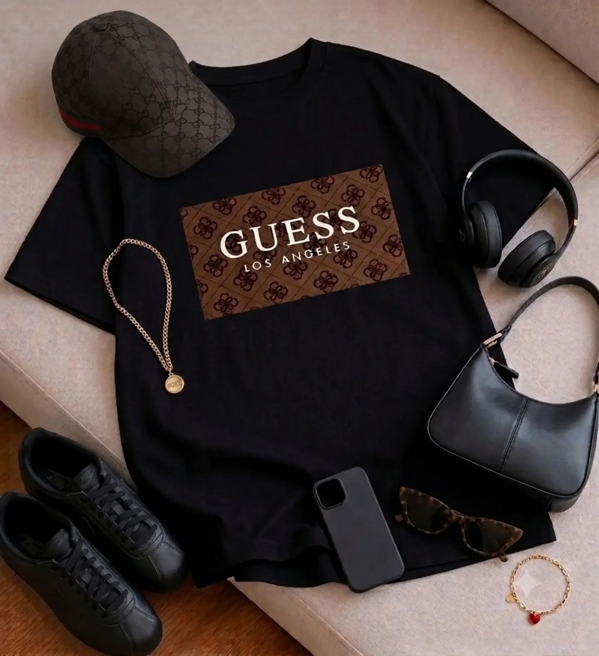 تیشرت باکسی طرح مینیمال guess تابستونی  پارچه سوپر پنبه مناسب آقایان و خانم ها